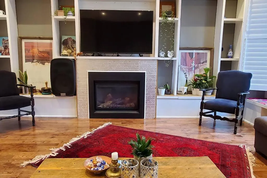 Villa Beautiful 3Br House In The Heart Of Greek Town Toronto 0*,  Canadá
